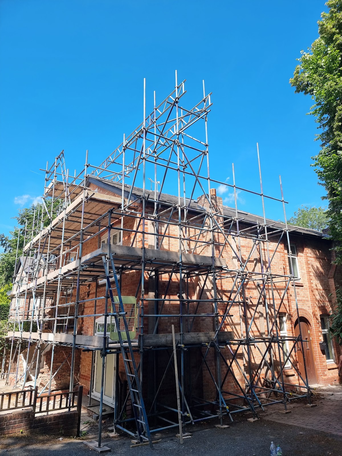 Commercial scaffolding in Manchester